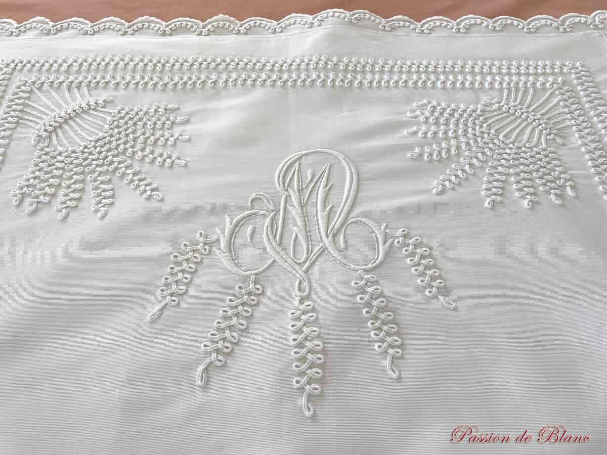 Taie en piqué lacets broderie