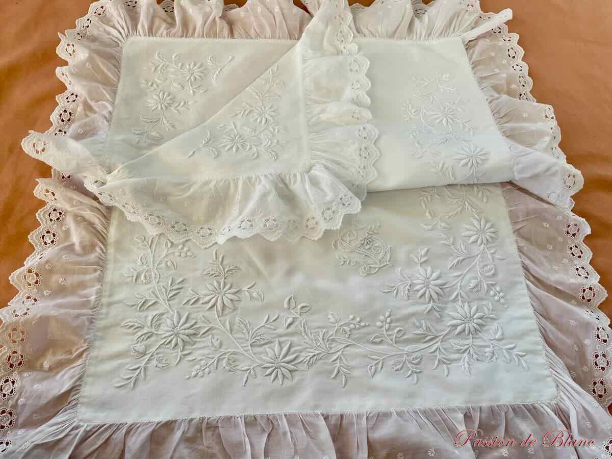 Couverture brodée bébé