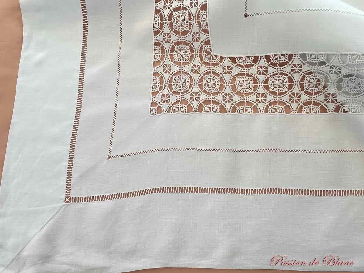Drap lin fin avec encadrement dentelle à l'aiguille, rivières de jours et mono DT – Image 9