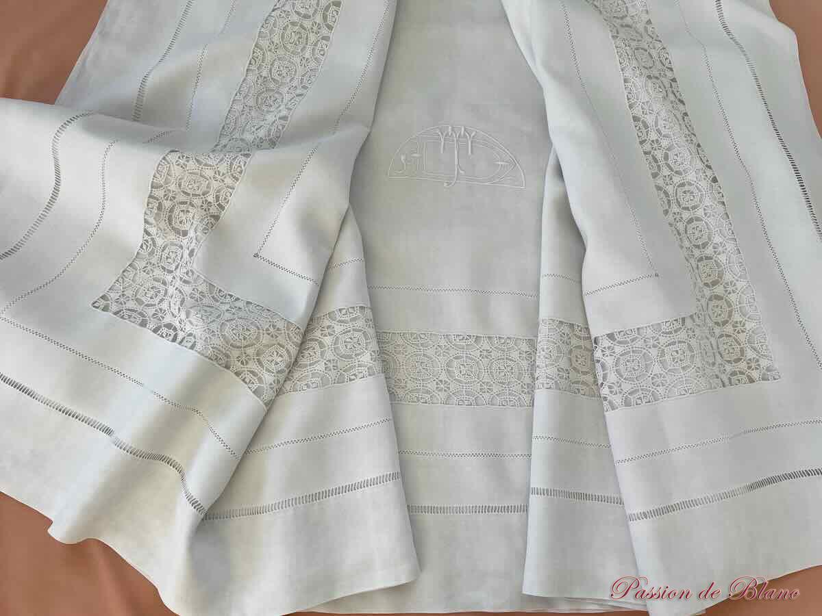 Drap lin fin avec encadrement dentelle à l'aiguille, rivières de jours et mono DT – Image 8