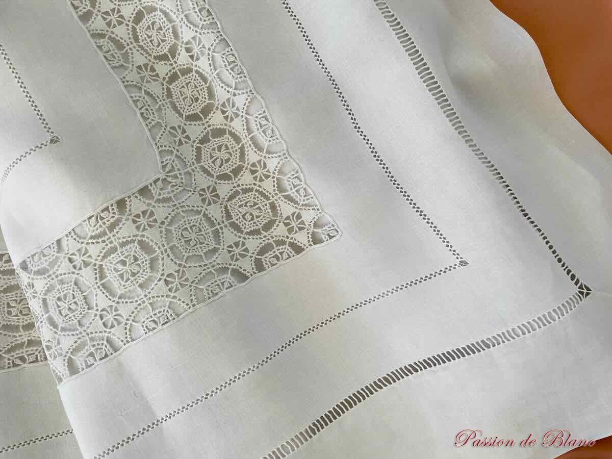 Drap lin fin avec encadrement dentelle à l'aiguille, rivières de jours et mono DT – Image 4