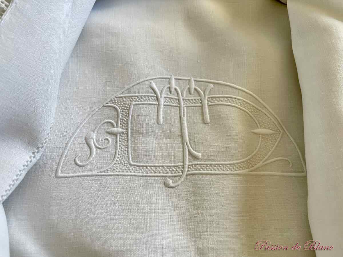 Drap lin fin avec encadrement dentelle à l'aiguille, rivières de jours et mono DT – Image 2