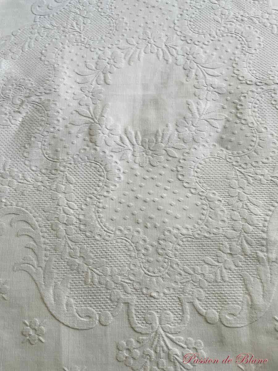 Couverture piqué plat festons