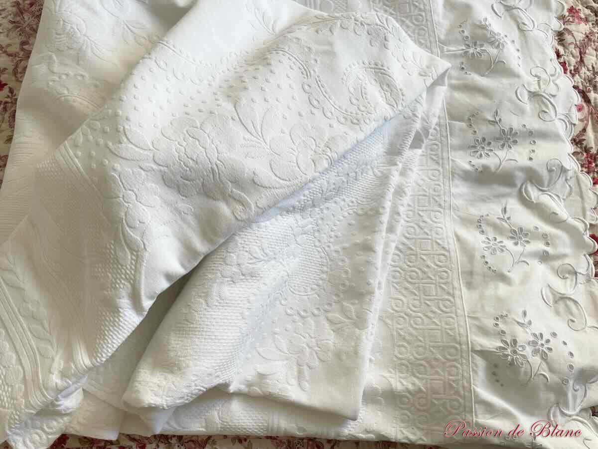 Couverture piqué plat festons