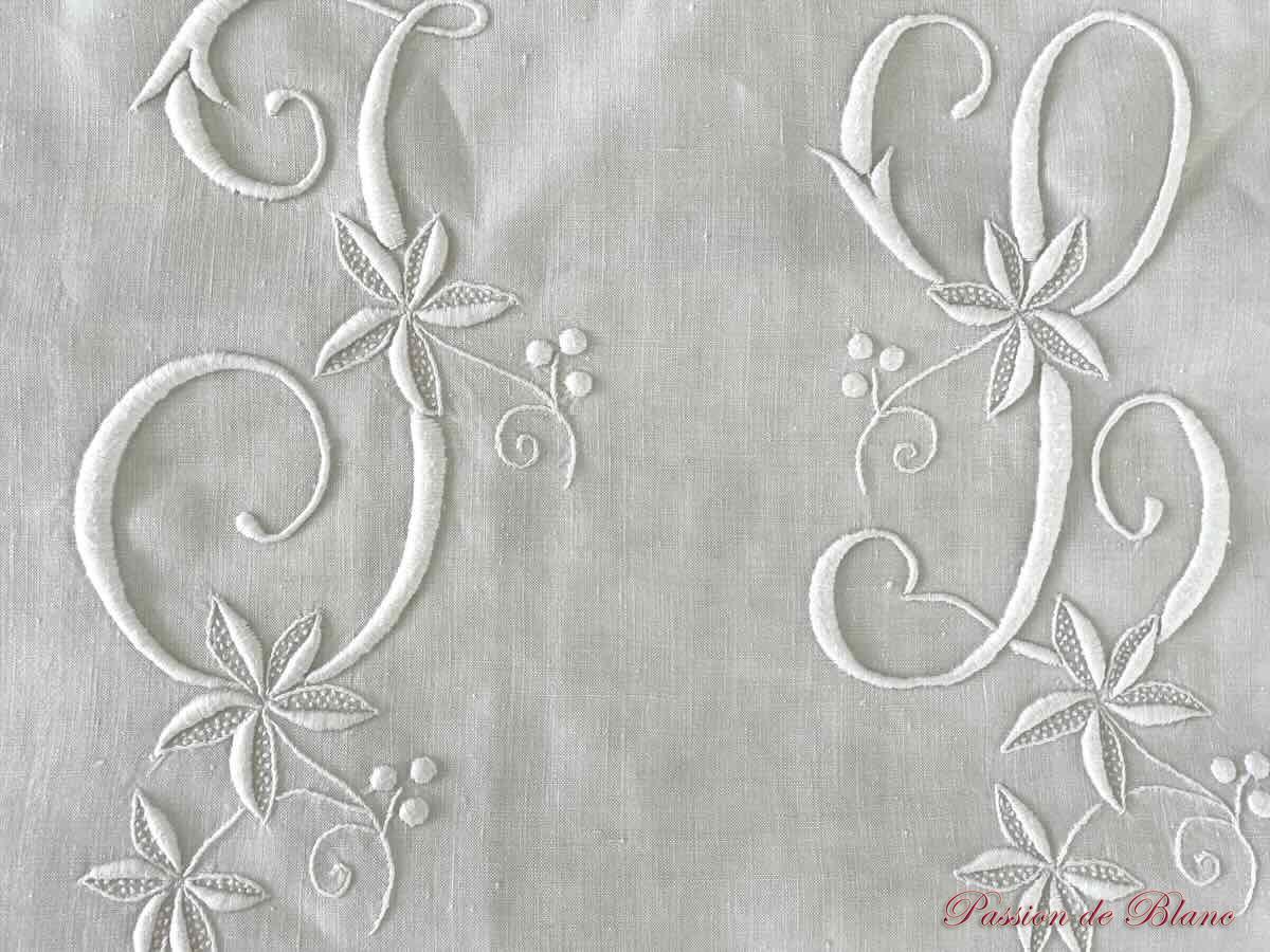 Drap festonné pur lin avec retours,feuillages, grand monogramme JL, broderie main – Image 7