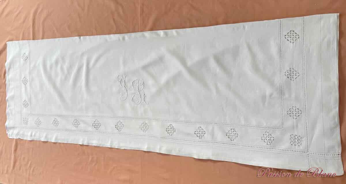 Drap retours brodés,belles broderies main, monogramme YR sur lin fin – Image 8