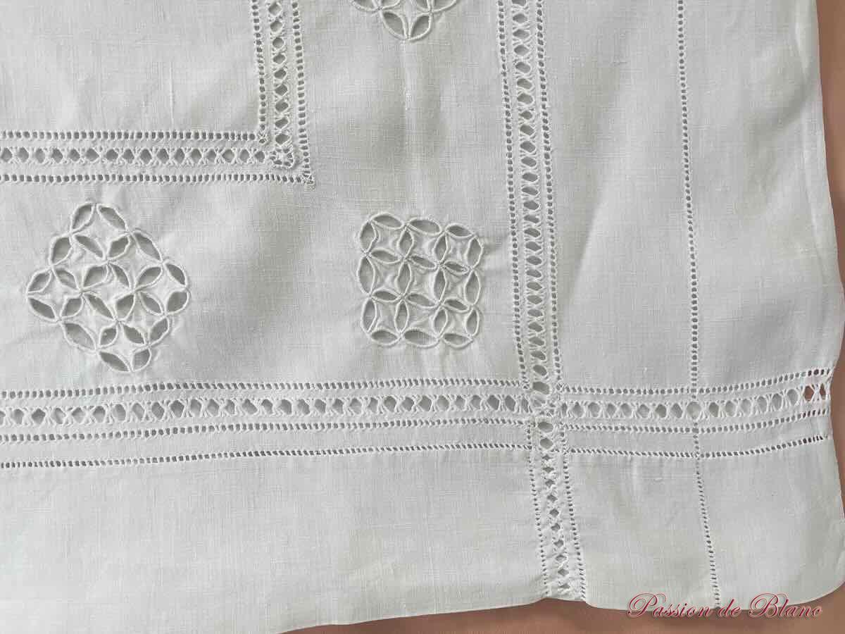 Drap retours brodés,belles broderies main, monogramme YR sur lin fin – Image 7