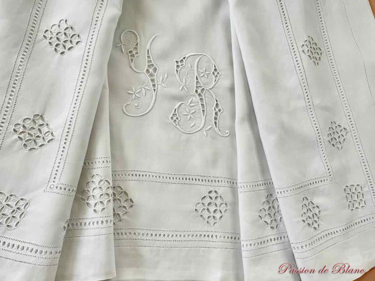 Drap lin YR broderies retours