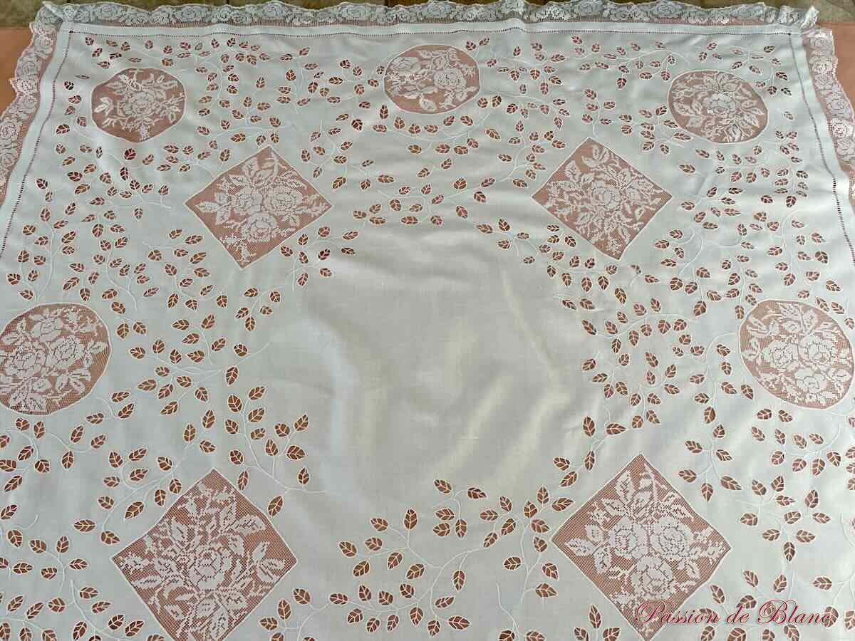 Nappe broderie fleurs
