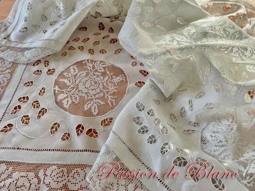 Nappe broderie feuilles