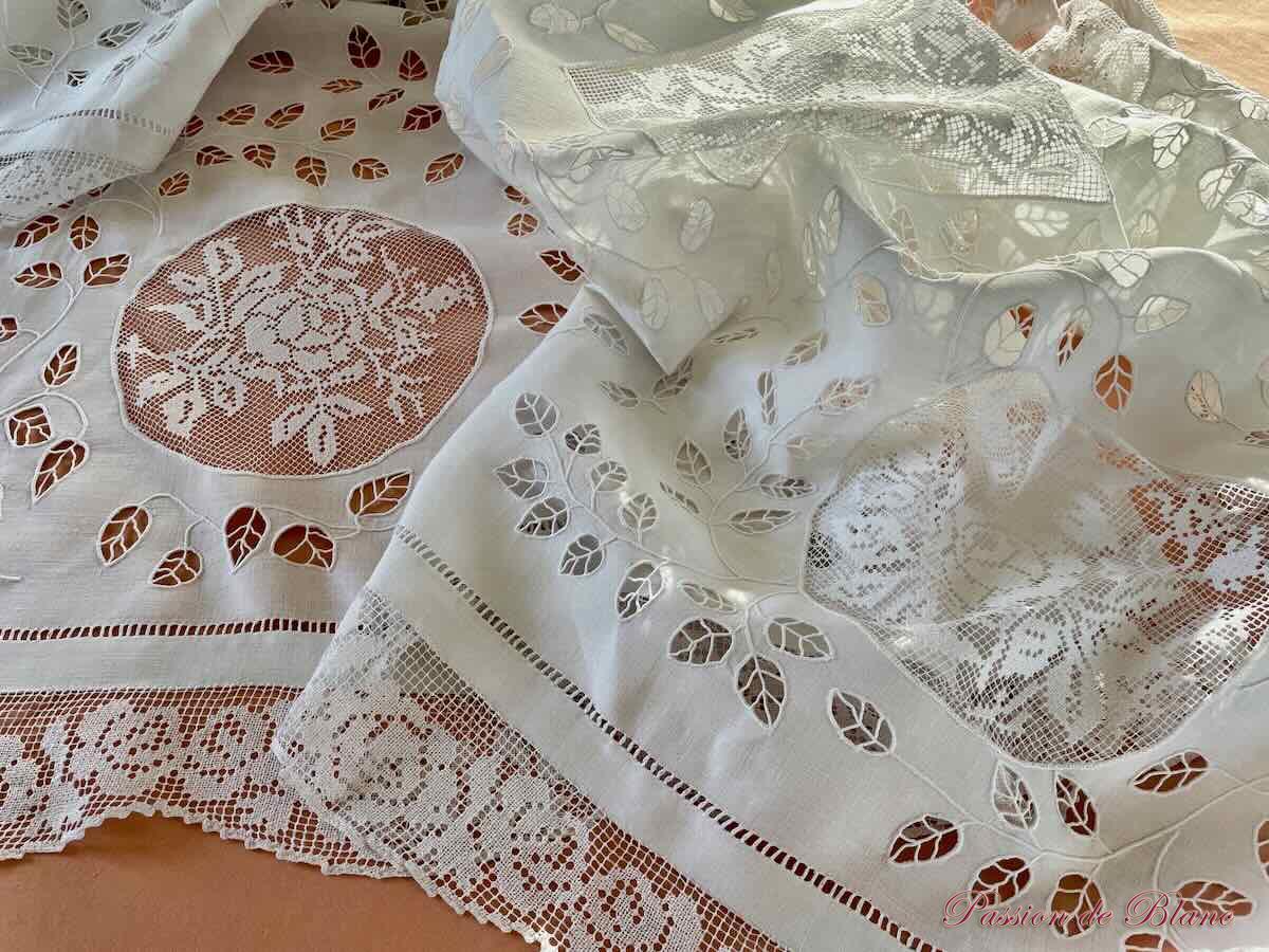 Nappe brodée main fleurs