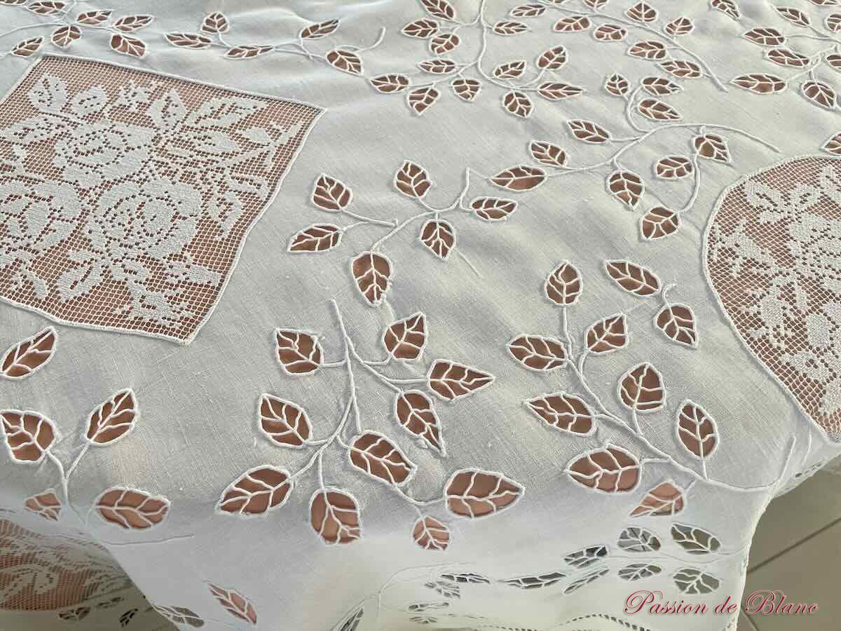 Merveilleuse nappe brodée main avec imposante broderie sur toile de lin fin – Image 9