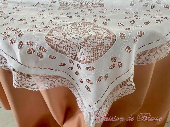 nappe broderie feuille