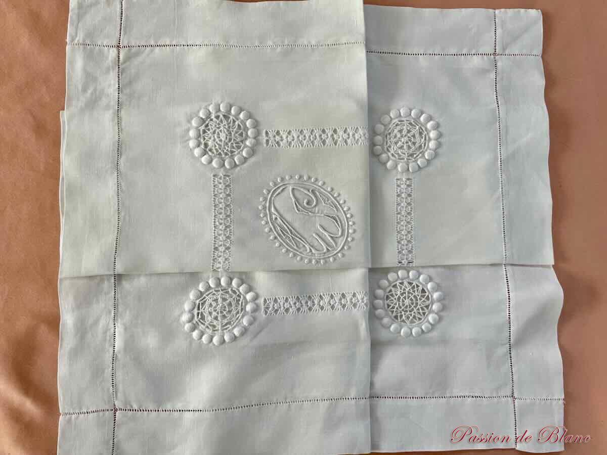 Parure lit en fil de lin avec broderies et monogramme LS 1 drap et 2 taies – Image 8