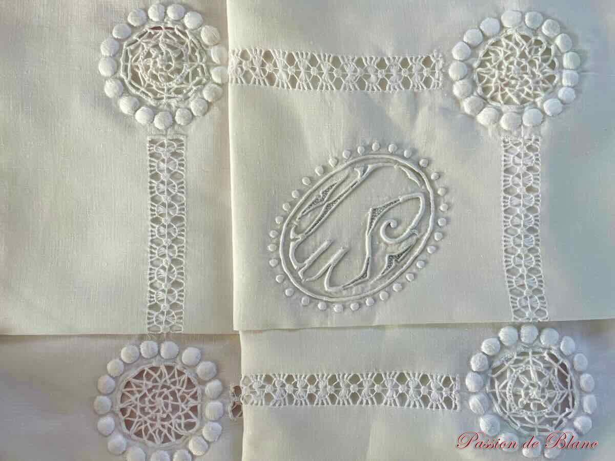 Parure lit en fil de lin avec broderies et monogramme LS 1 drap et 2 taies – Image 6