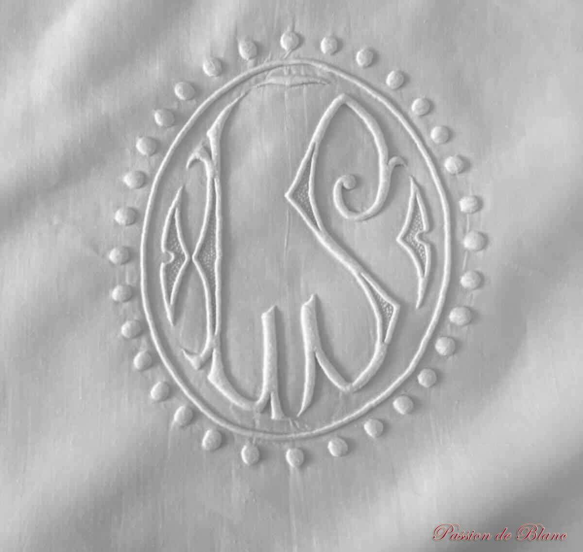 Parure lit en fil de lin avec broderies et monogramme LS 1 drap et 2 taies – Image 5