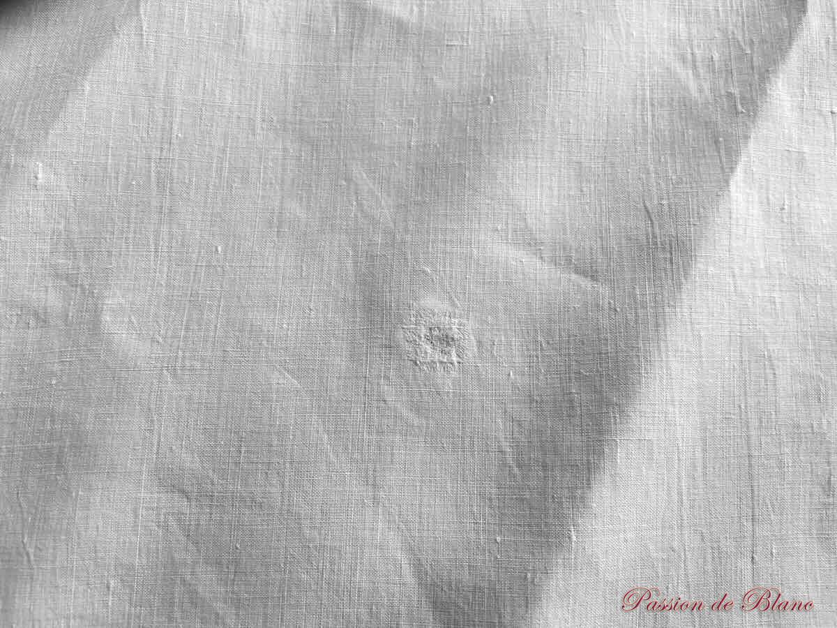 Service de table 12 couverts en fil de lin, broderies main, différent travail de jours. – Image 11