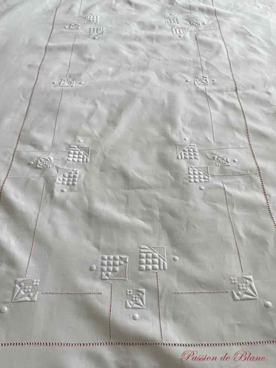 Service de table 12 couverts en fil de lin, broderies main, différent travail de jours. – Image 3