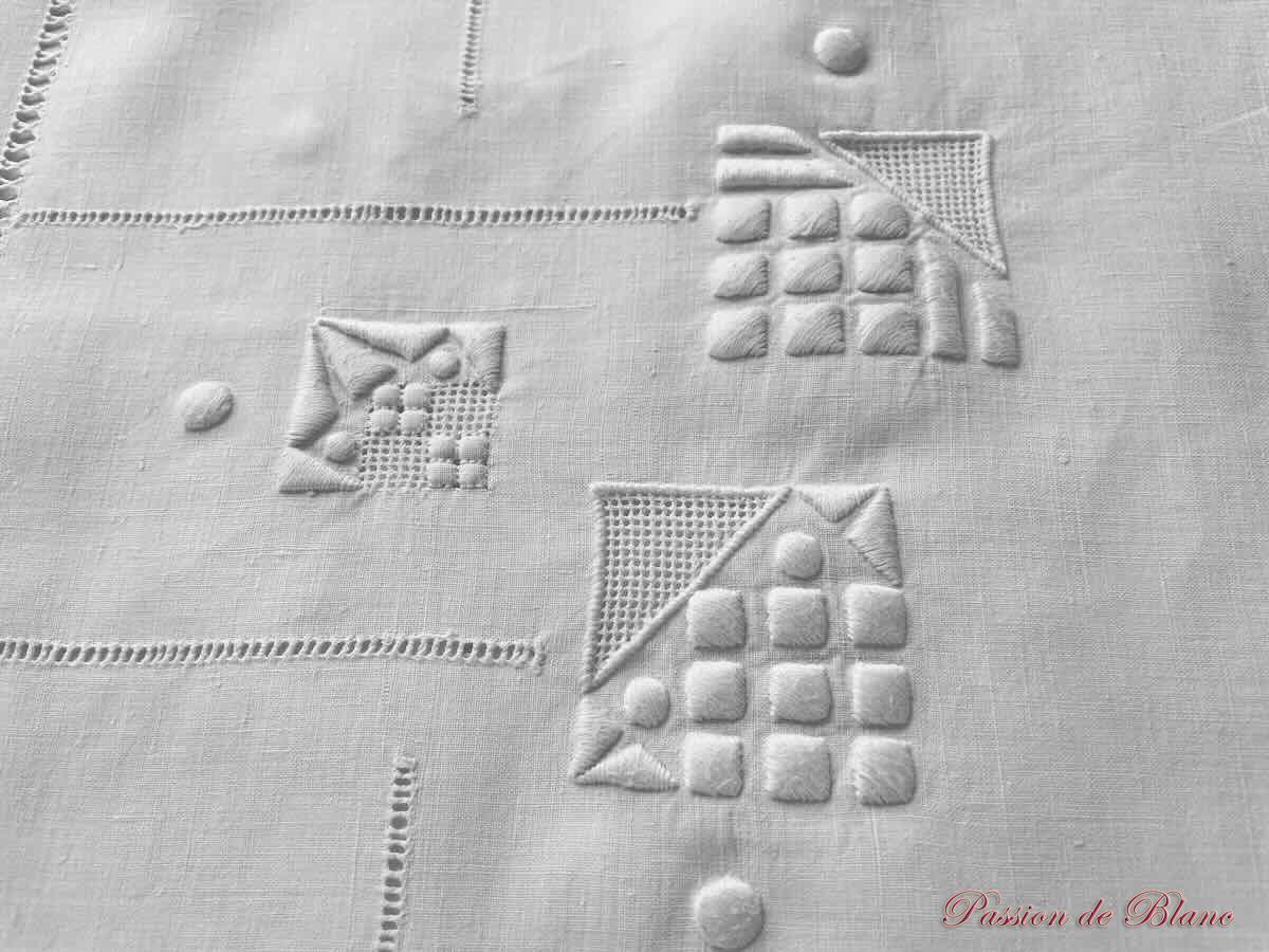 Service de table 12 couverts en fil de lin, broderies main, différent travail de jours. – Image 6