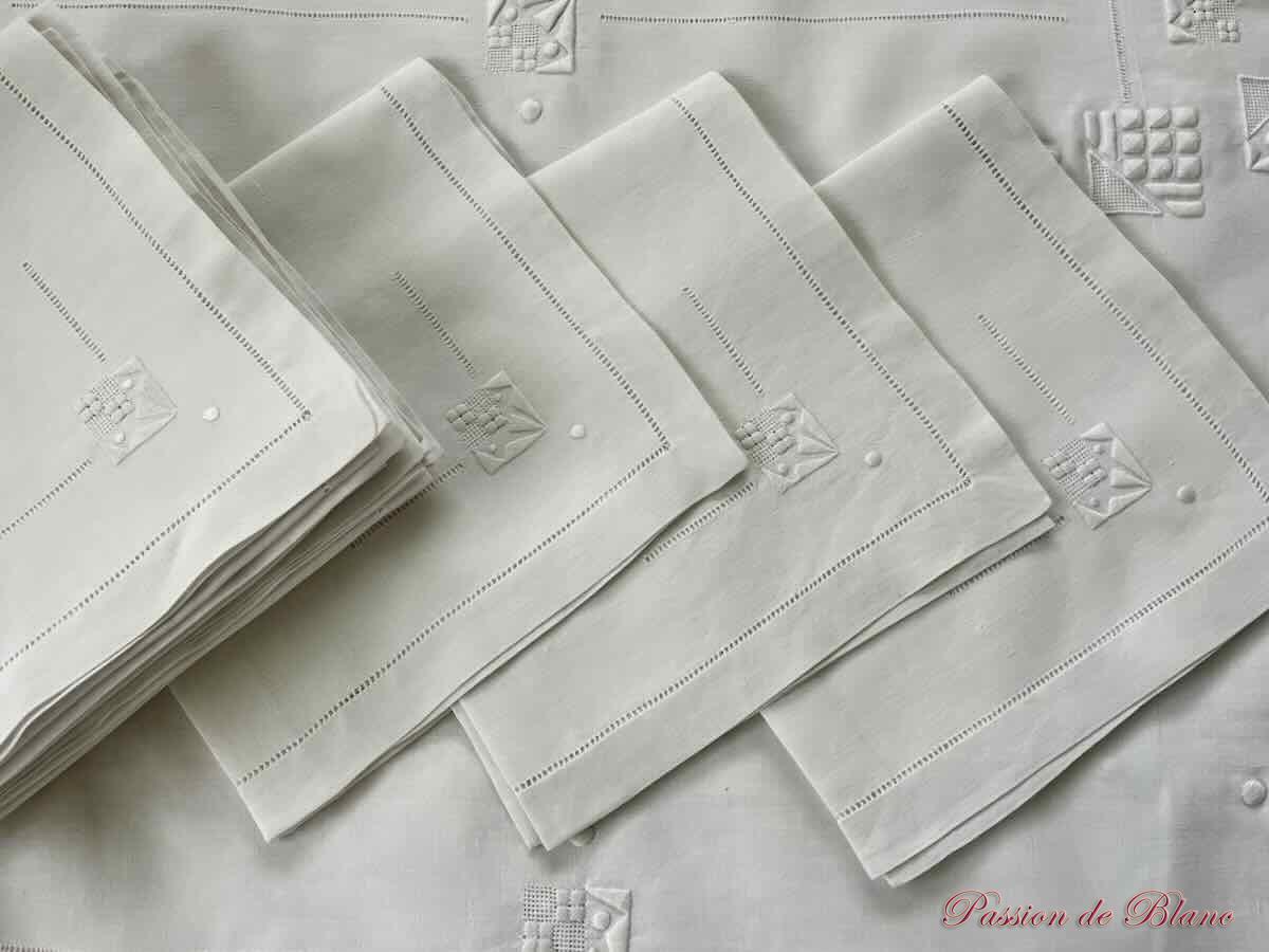 Service de table 12 couverts en fil de lin, broderies main, différent travail de jours. – Image 2