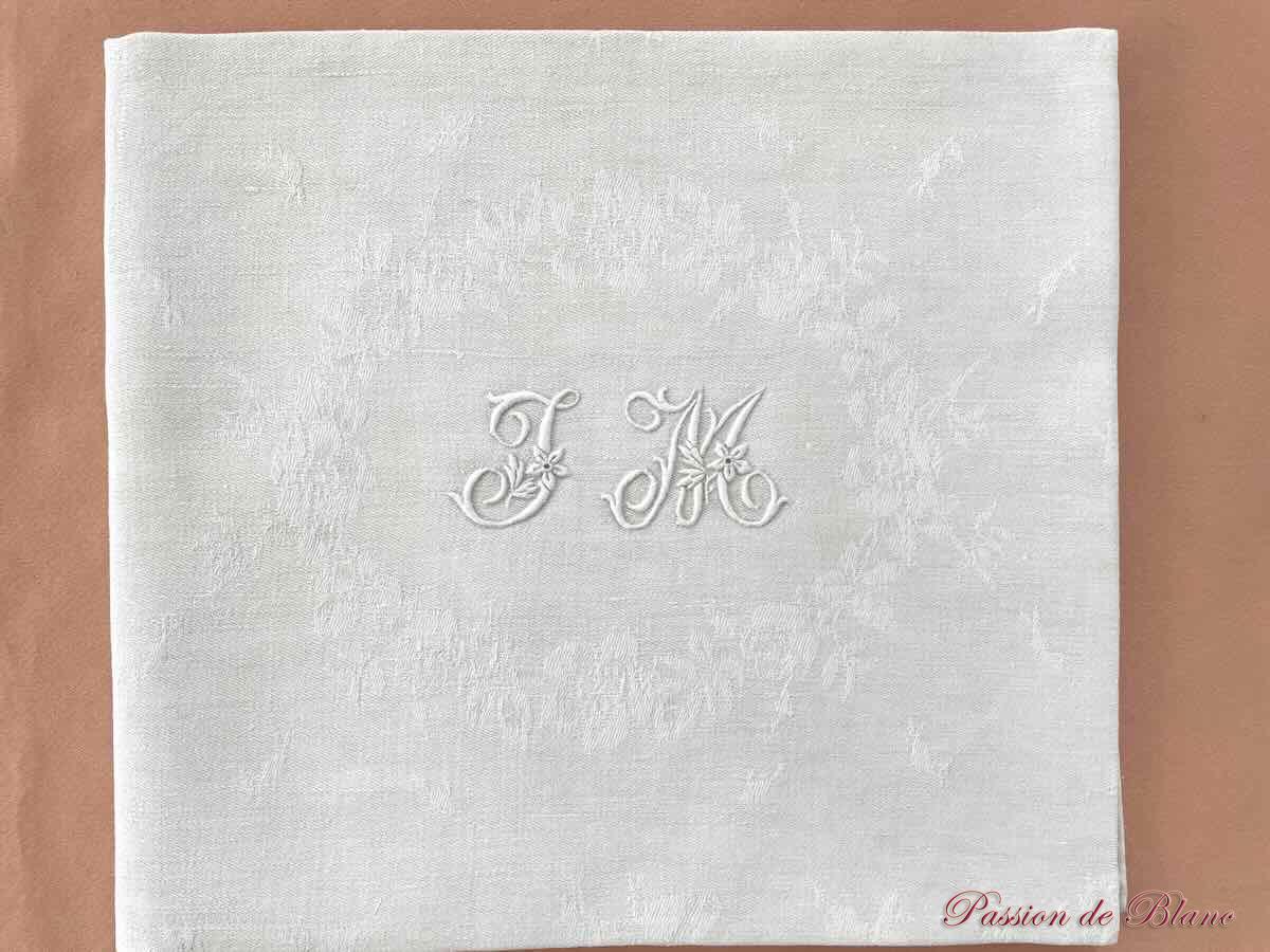 Service de table en damassé de lin fin avec 2 monogrammes JM brodé main – Image 8
