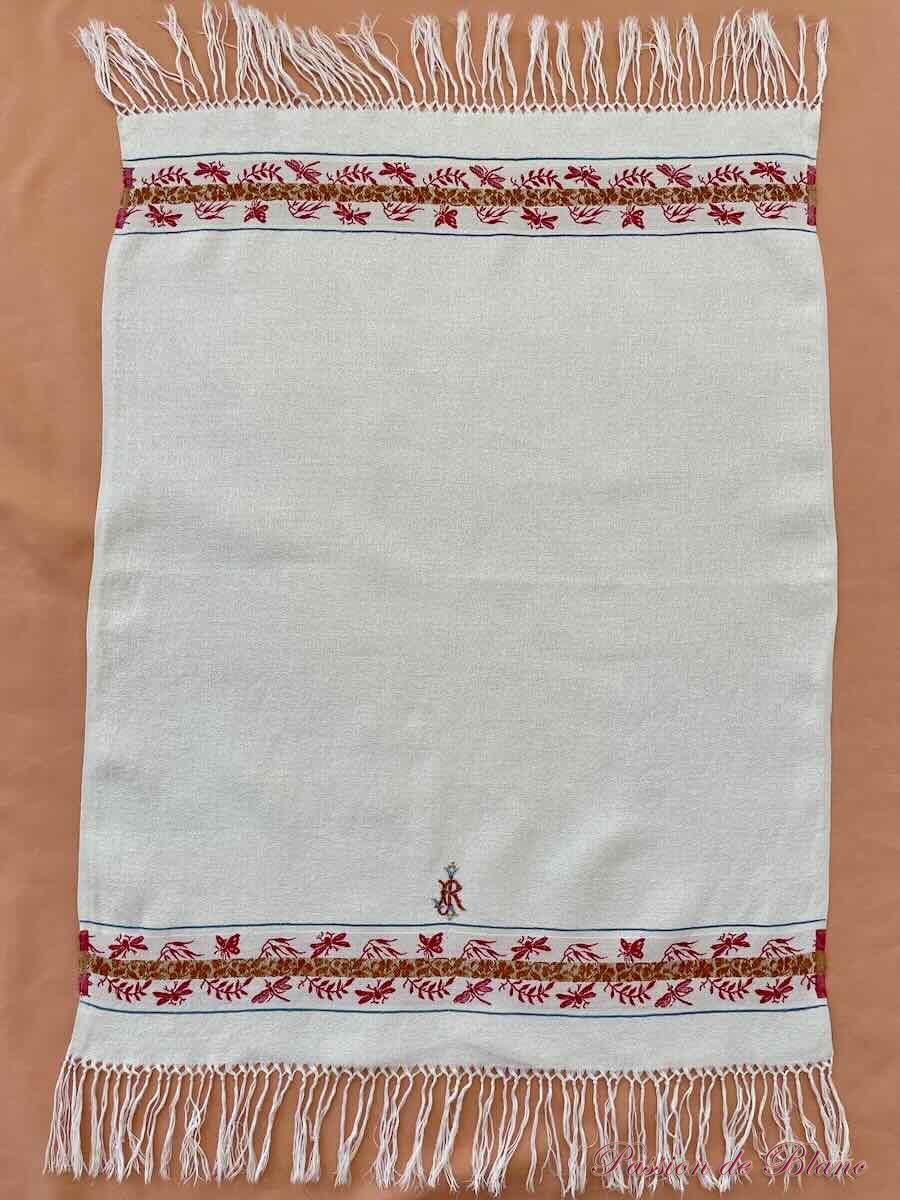 Lot de 3 serviettes d'invités en granité de lin avec frise couleur et franges nouées – Image 4