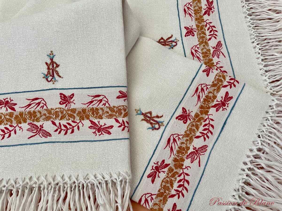 Lot de 3 serviettes d'invités en granité de lin avec frise couleur et franges nouées – Image 5