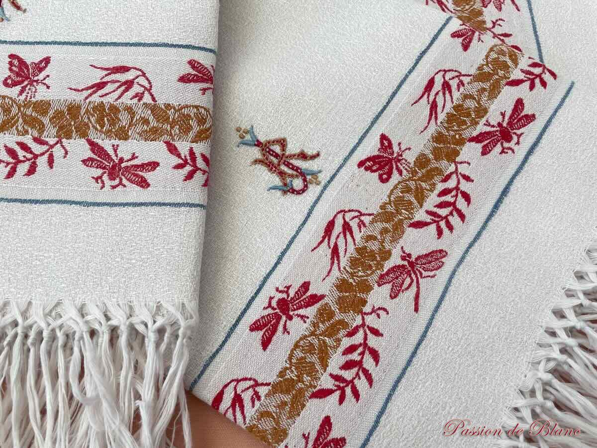 Lot de 3 serviettes d'invités en granité de lin avec frise couleur et franges nouées – Image 3