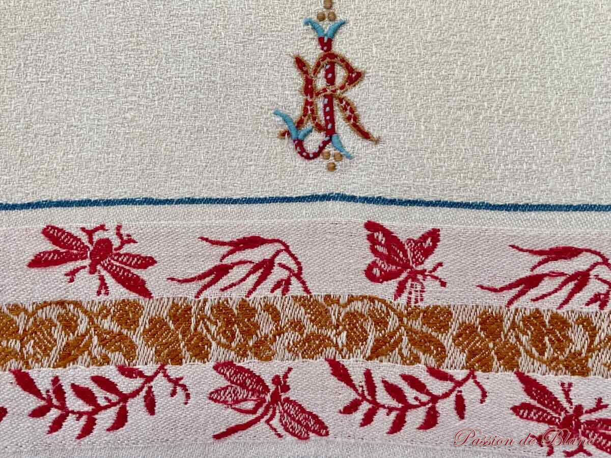 Lot de 3 serviettes d'invités en granité de lin avec frise couleur et franges nouées – Image 2