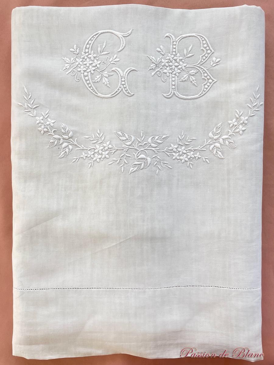 Drap de lin fin, broderie main avec monogramme CB – Image 3