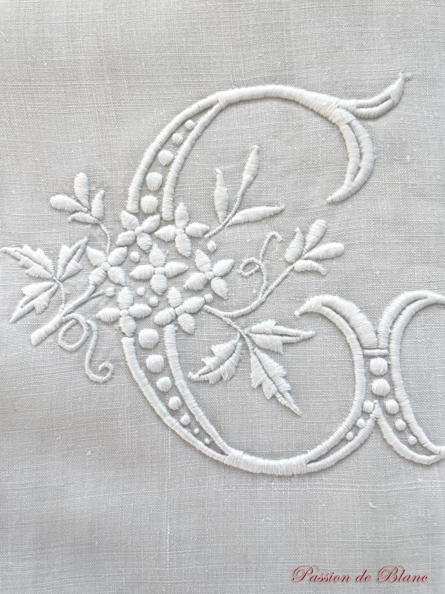 Drap de lin fin, broderie main avec monogramme CB – Image 5
