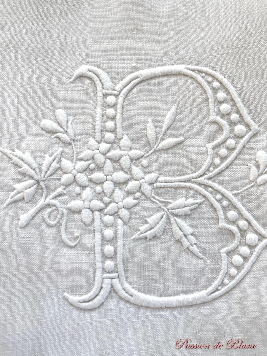 Drap de lin fin, broderie main avec monogramme CB – Image 6