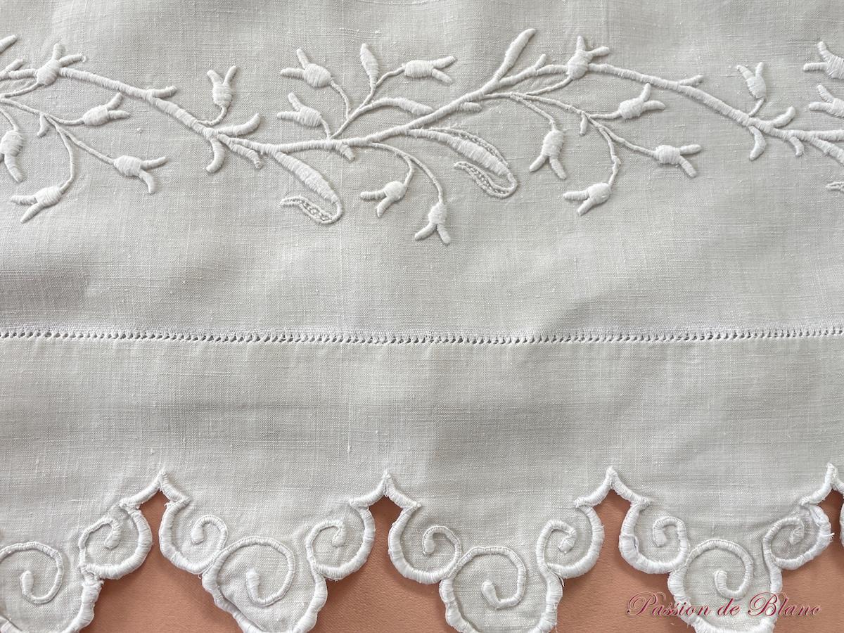 Grand drap EF festonné avec guirlande fleurie sur lin assez épais – Image 8