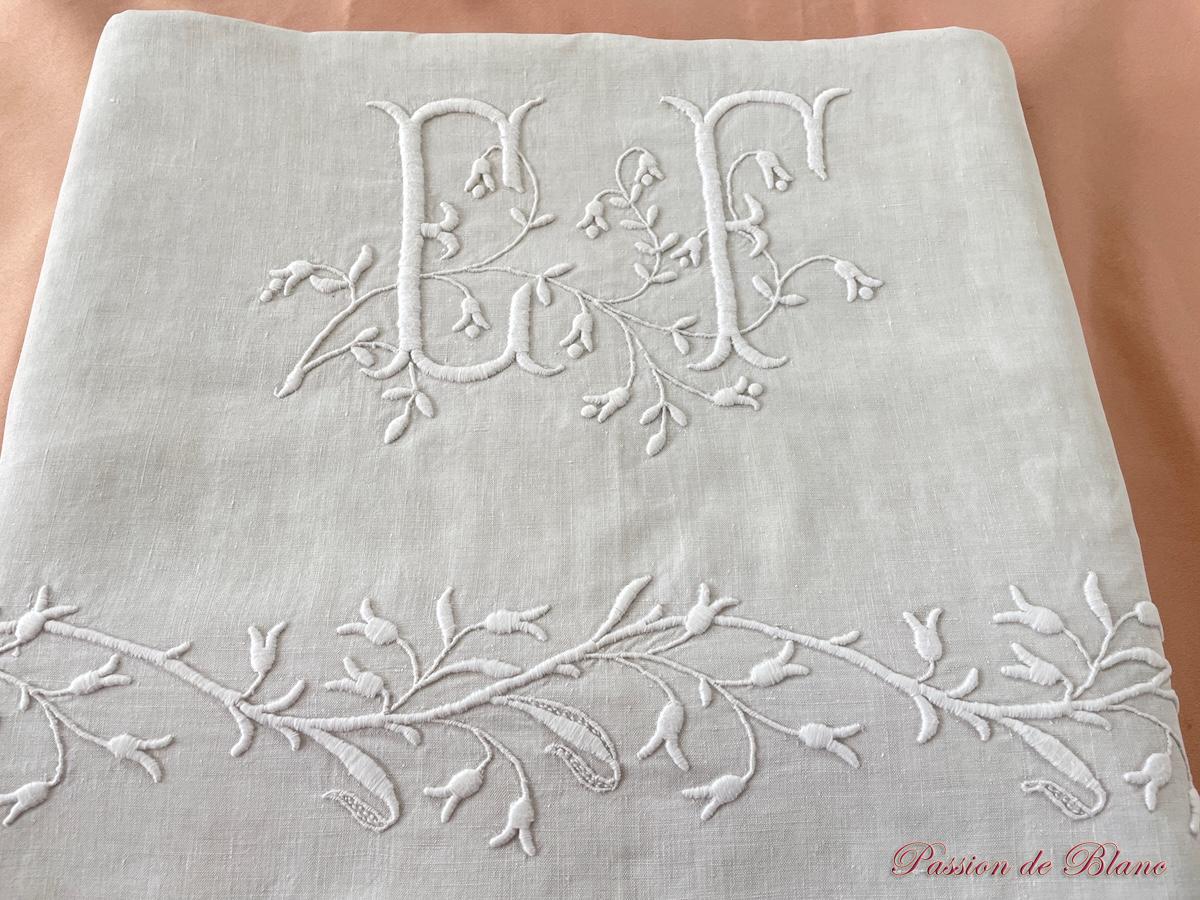 Grand drap EF festonné avec guirlande fleurie sur lin assez épais – Image 6