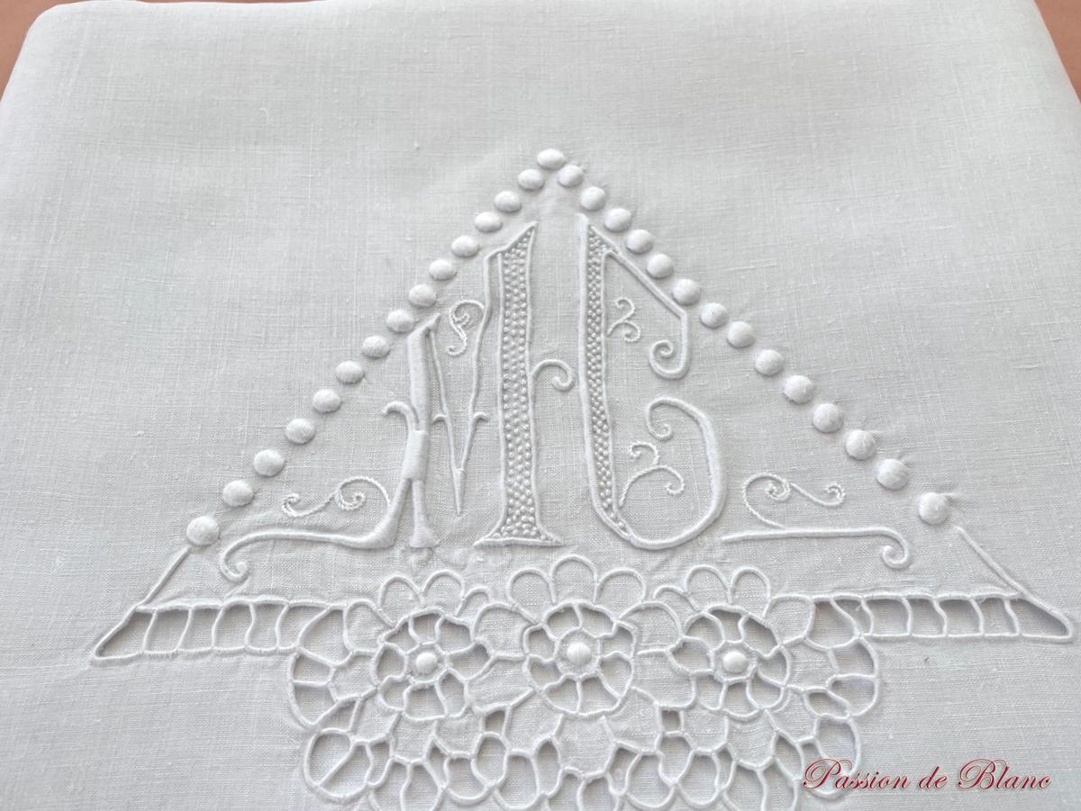Grand drap en lin fin blanc avec monogramme MC brodé main – Image 4