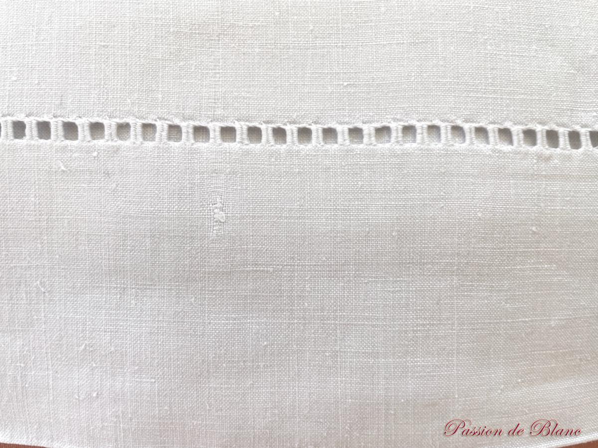 Grand drap en lin fin blanc avec monogramme MC brodé main – Image 6