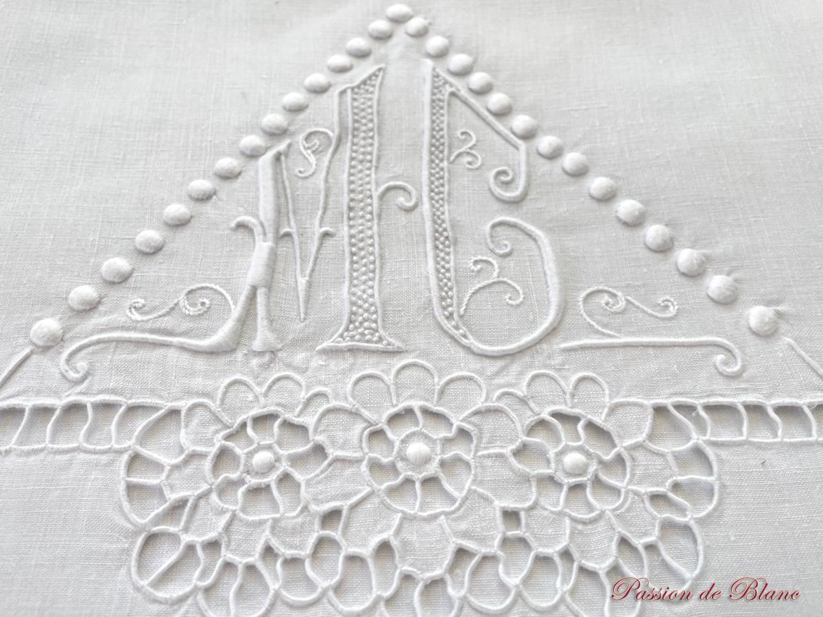 Grand drap en lin fin blanc avec monogramme MC brodé main – Image 5