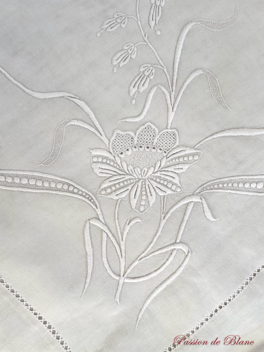 Drap de lin fin avec somptueuses broderies, monogramme MM – Image 12