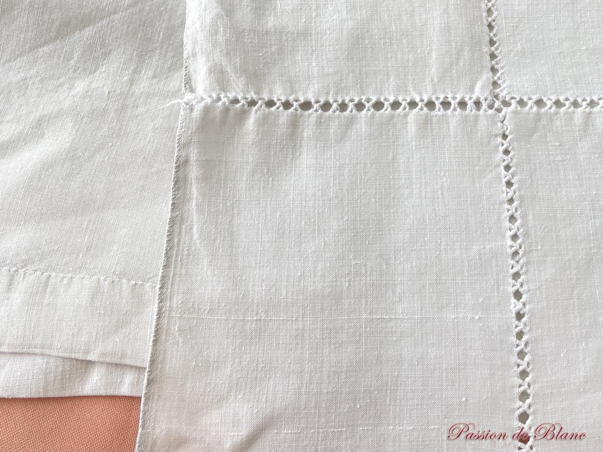 Drap de lin fin avec somptueuses broderies, monogramme MM – Image 9