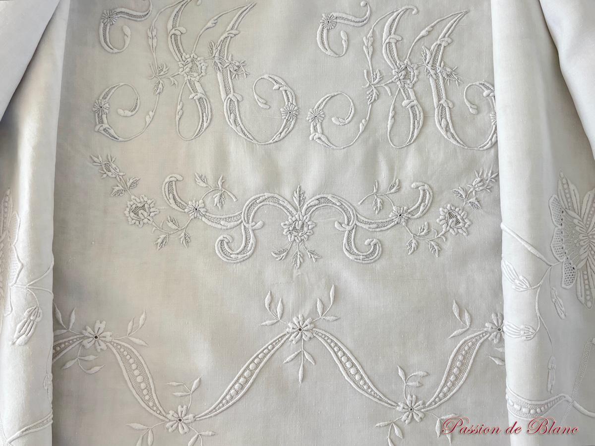 Drap de lin fin avec somptueuses broderies, monogramme MM – Image 4