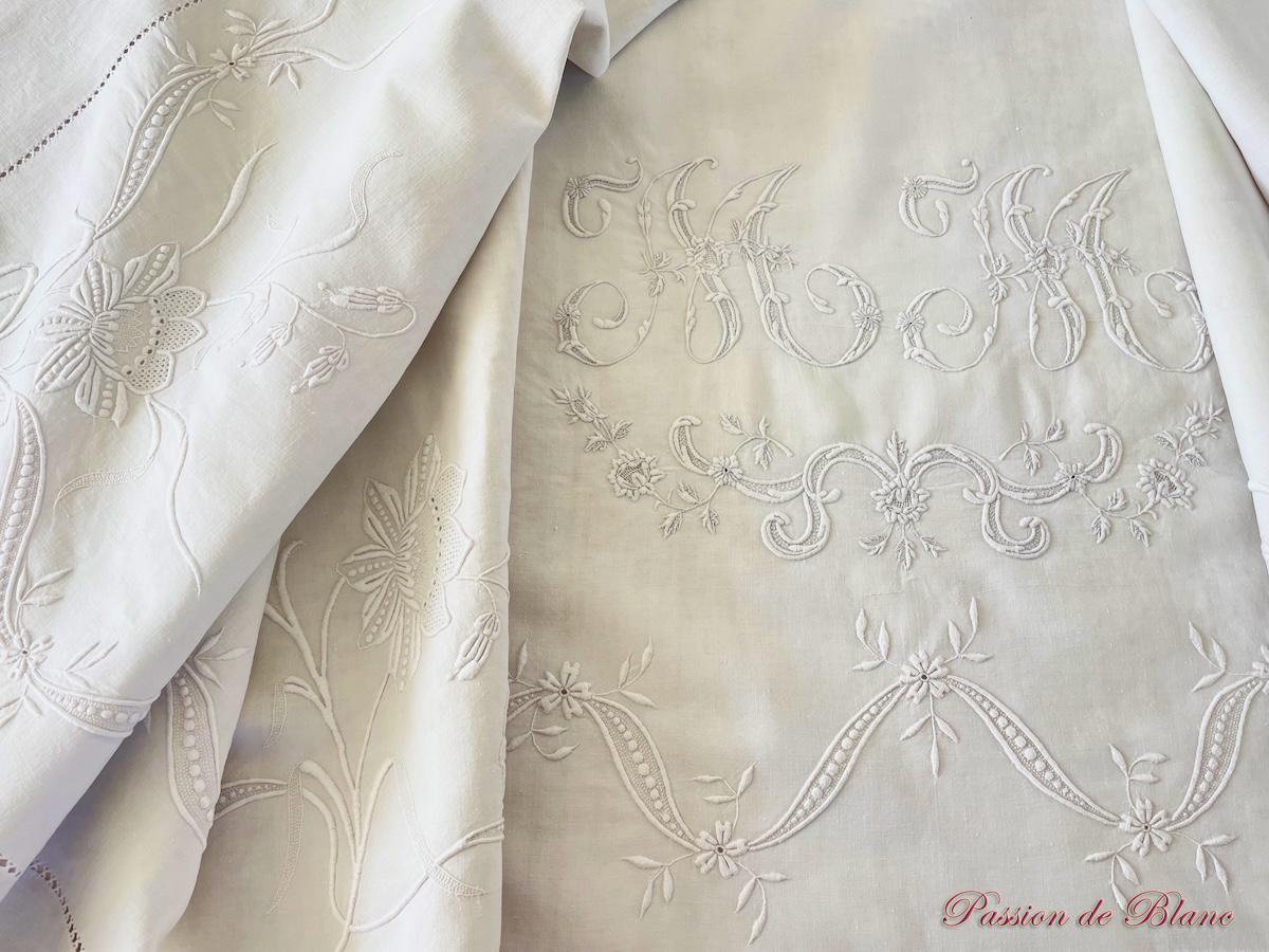 Drap de lin fin avec somptueuses broderies, monogramme MM – Image 10