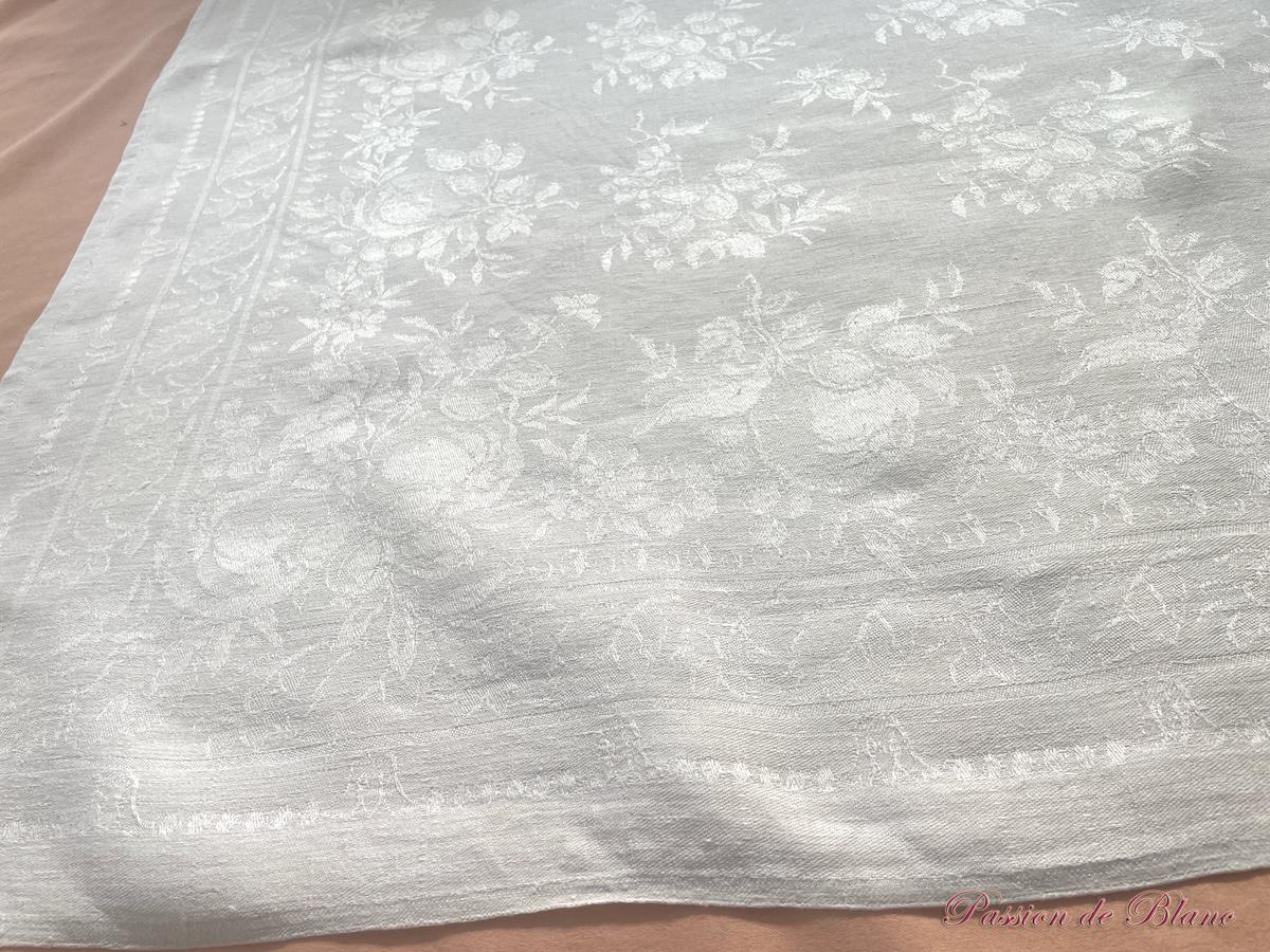 Nappe en damassé de lin avec motifs de fruits, monogramme MC brodé main – Image 3