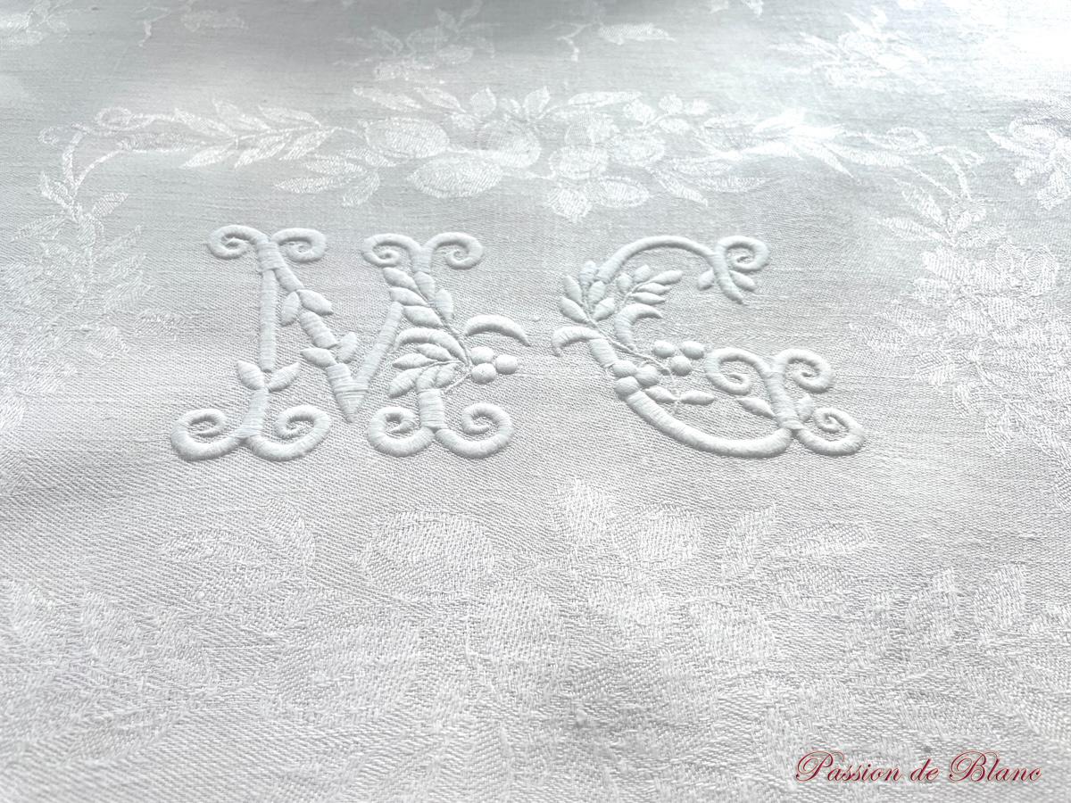 Nappe en damassé de lin avec motifs de fruits, monogramme MC brodé main – Image 2