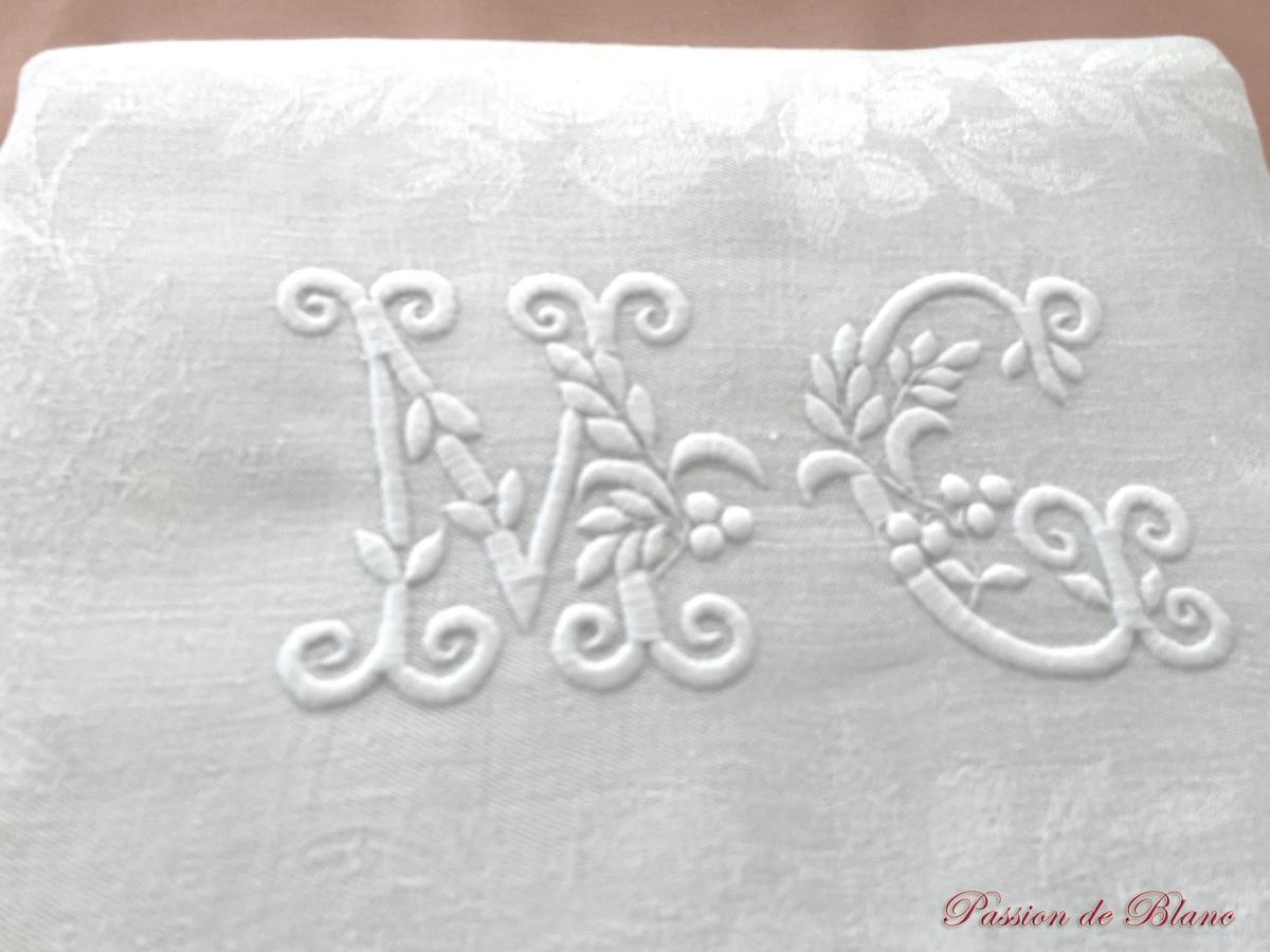 Nappe en damassé de lin avec motifs de fruits, monogramme MC brodé main – Image 6