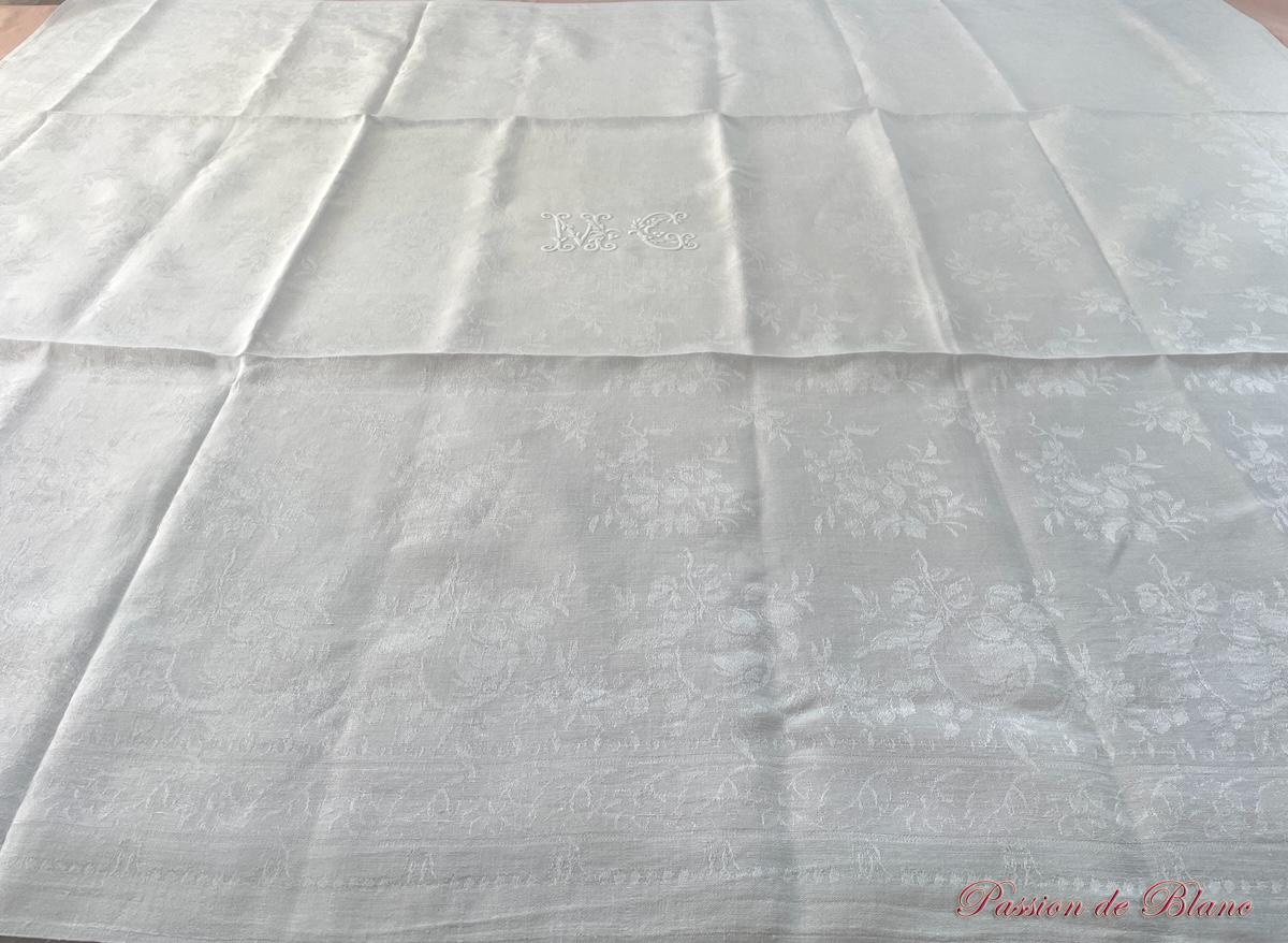 Nappe en damassé de lin avec motifs de fruits, monogramme MC brodé main – Image 5