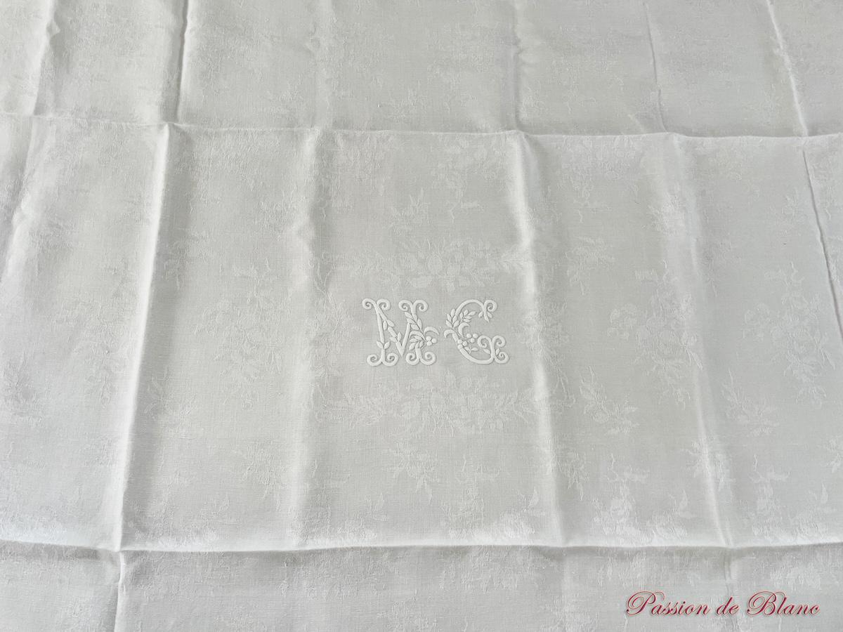 Nappe en damassé de lin avec motifs de fruits, monogramme MC brodé main – Image 4