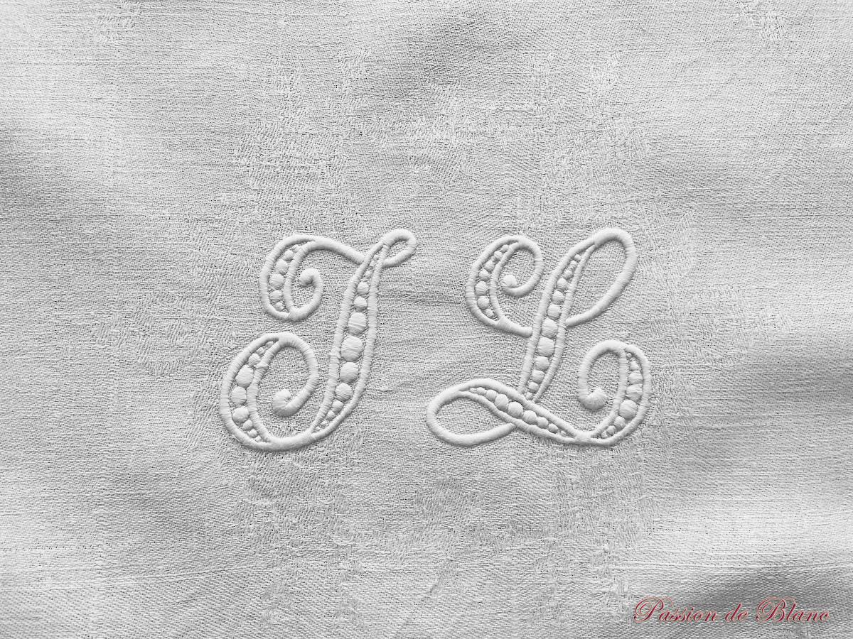 Service de table 12 couverts en damassé de lin fin avec grand monogramme JL brodé main – Image 8
