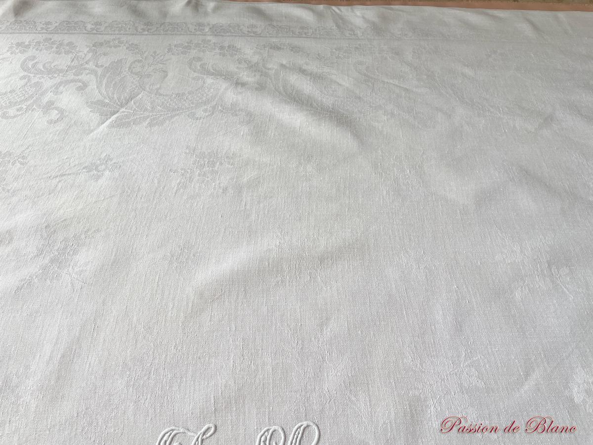 Service de table 12 couverts en damassé de lin fin avec grand monogramme JL brodé main – Image 7