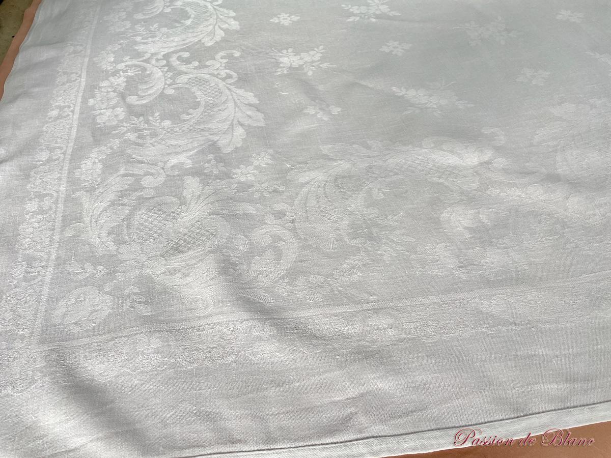 Service de table 12 couverts en damassé de lin fin avec grand monogramme JL brodé main – Image 4