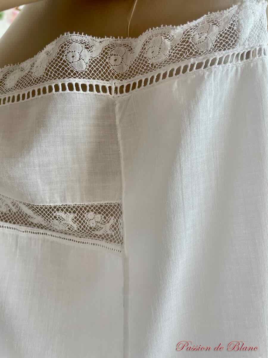 Chemise réalisée à la main avec dentelles et broderies sur fine toile de percale – Image 5